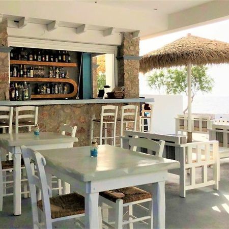 Happy Fish Rooms- Beachfront Perissa  Exterior photo